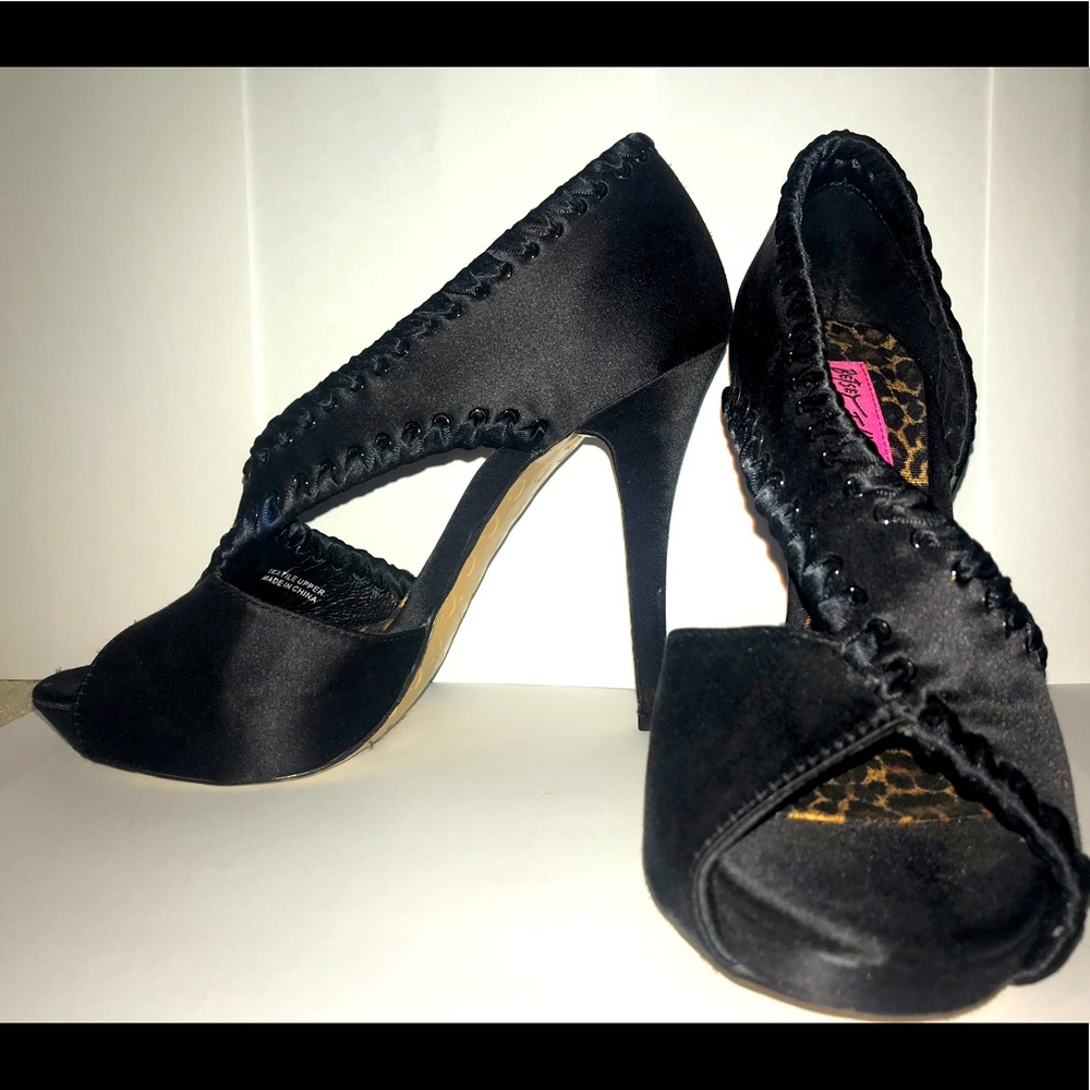 betsey johnson satin shoes